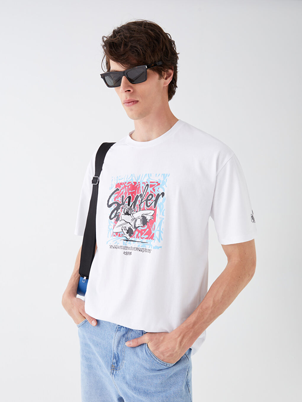 Beyaz Bisiklet Yaka Kısa Kollu Nostaljik Maymun Baskılı Penye Unisex Tişört