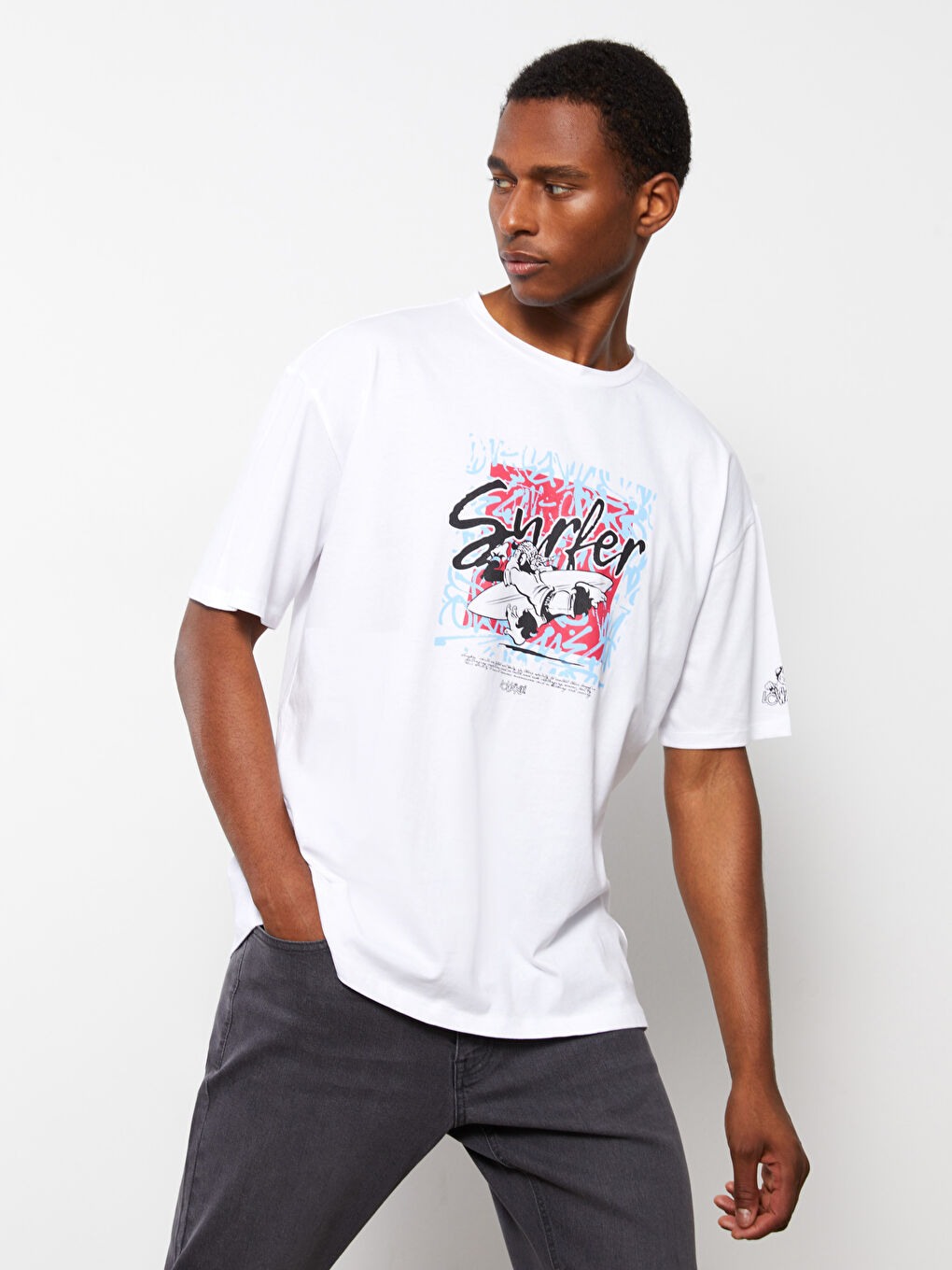 Beyaz Bisiklet Yaka Kısa Kollu Nostaljik Maymun Baskılı Penye Unisex Tişört-1