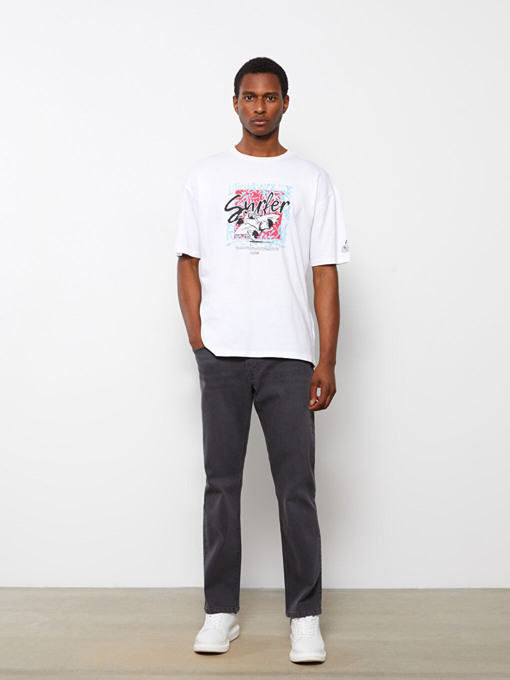 Beyaz Bisiklet Yaka Kısa Kollu Nostaljik Maymun Baskılı Penye Unisex Tişört-5