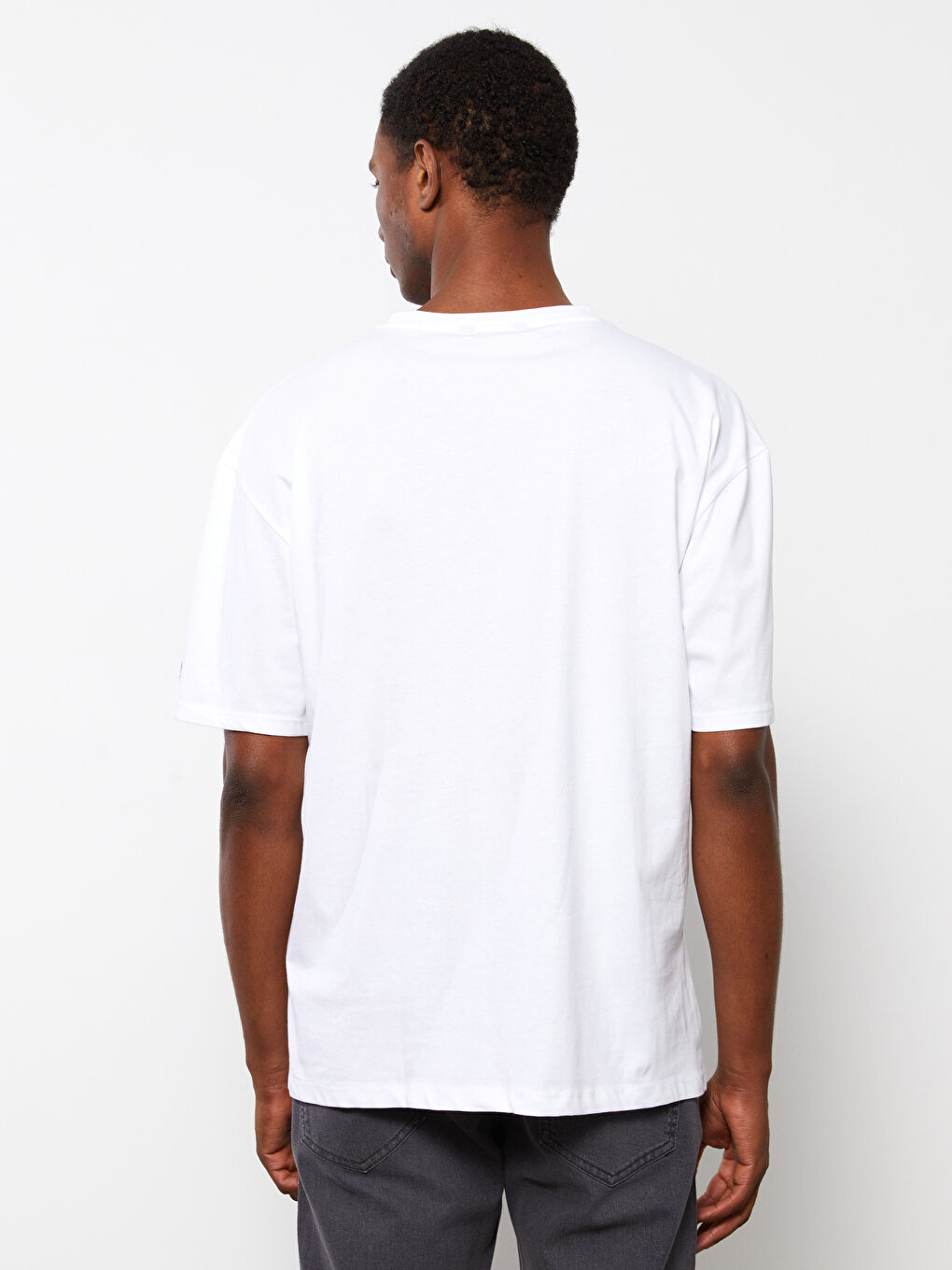 Beyaz Bisiklet Yaka Kısa Kollu Nostaljik Maymun Baskılı Penye Unisex Tişört-9