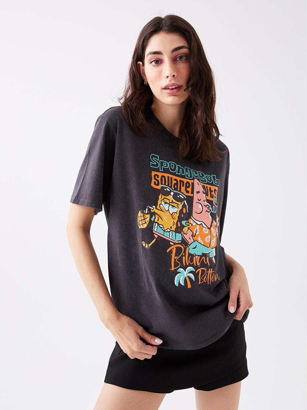 Antrasit Bisiklet Yaka Sünger Bob Baskılı Kısa Kollu Oversize Kadın Tişört