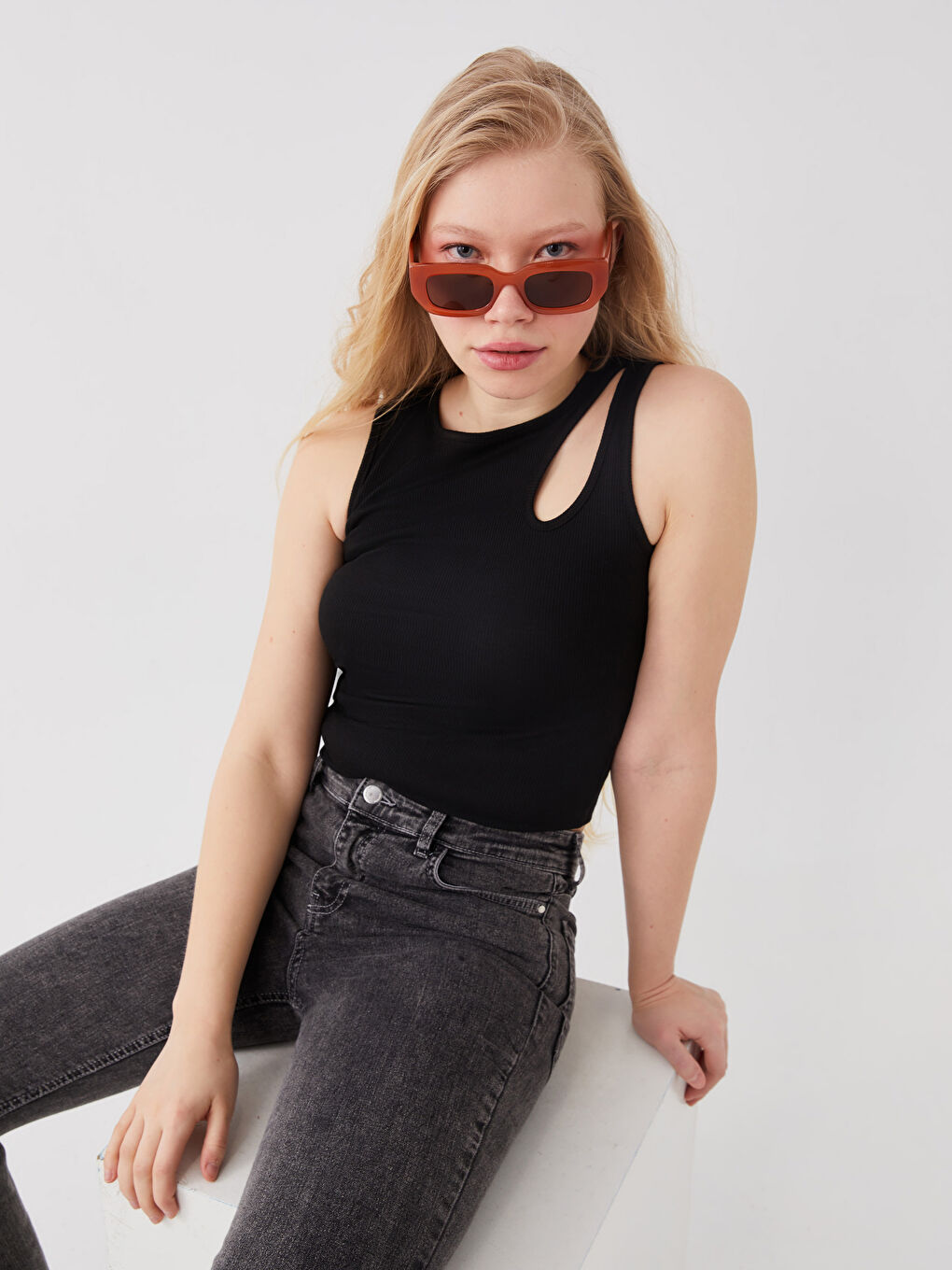 Crew Neck Window Detailed Crop Women's Tank Top