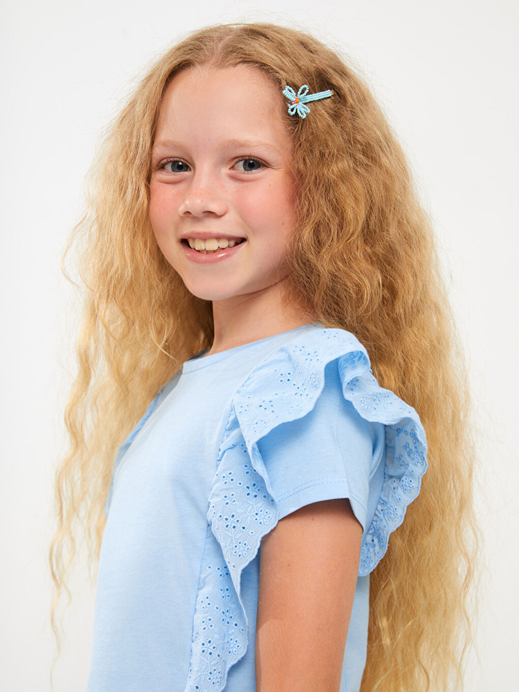 تيشيرت للبنات بياقة دائرية بتفاصيل مموجة وكم قصير-2