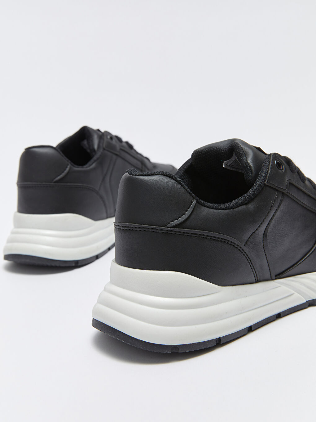 Siyah Deri Görünümlü Bağcıklı Erkek Spor Ayakkabı-4