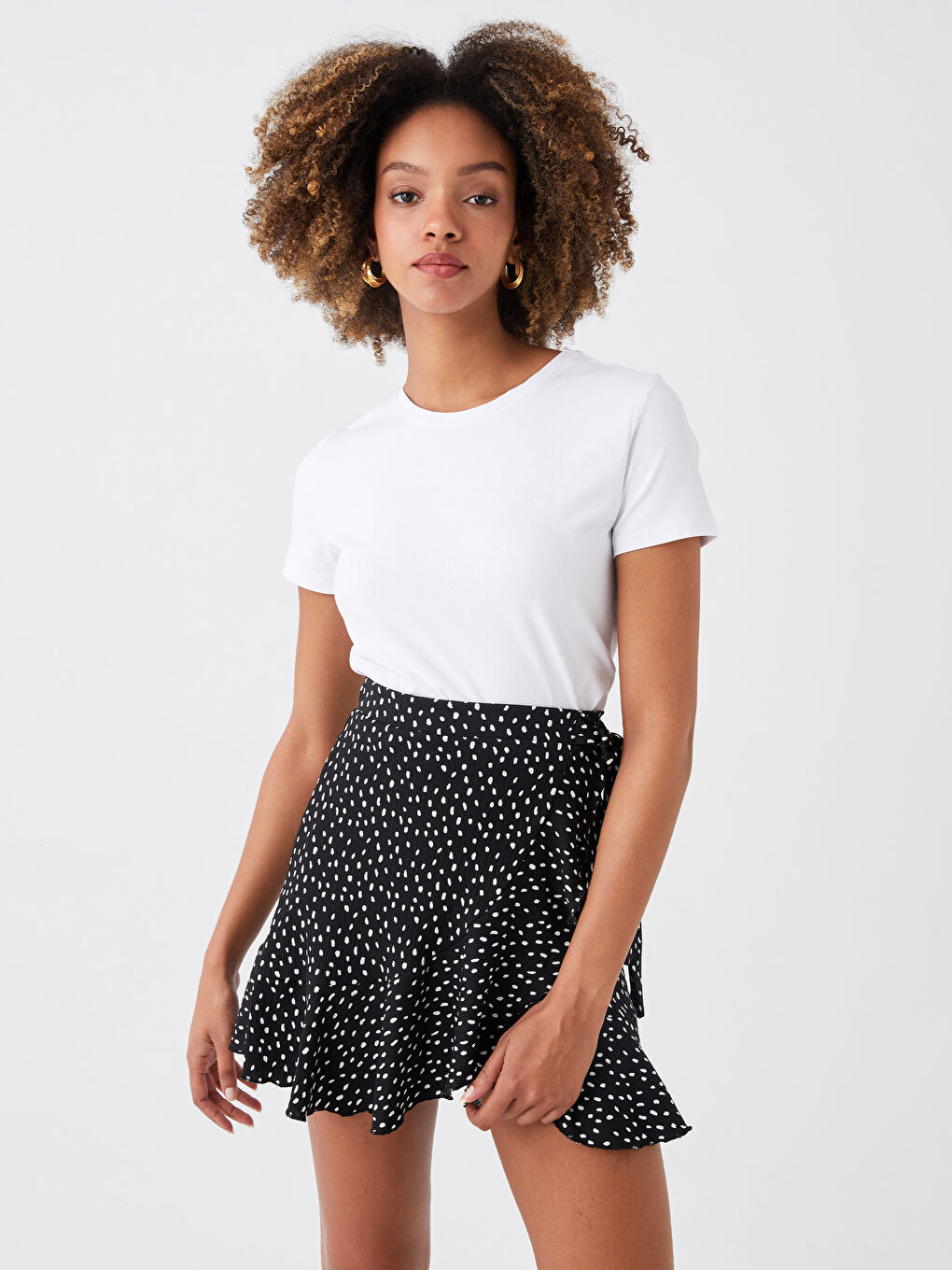 Beyaz Bisiklet Yaka Düz Kısa Kollu Crop Kadın Tişört-1