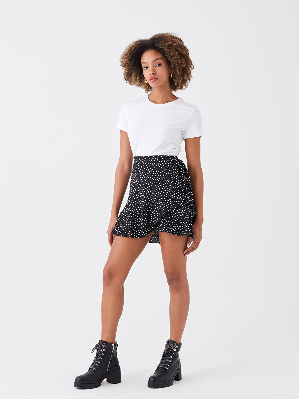 Beyaz Bisiklet Yaka Düz Kısa Kollu Crop Kadın Tişört-2