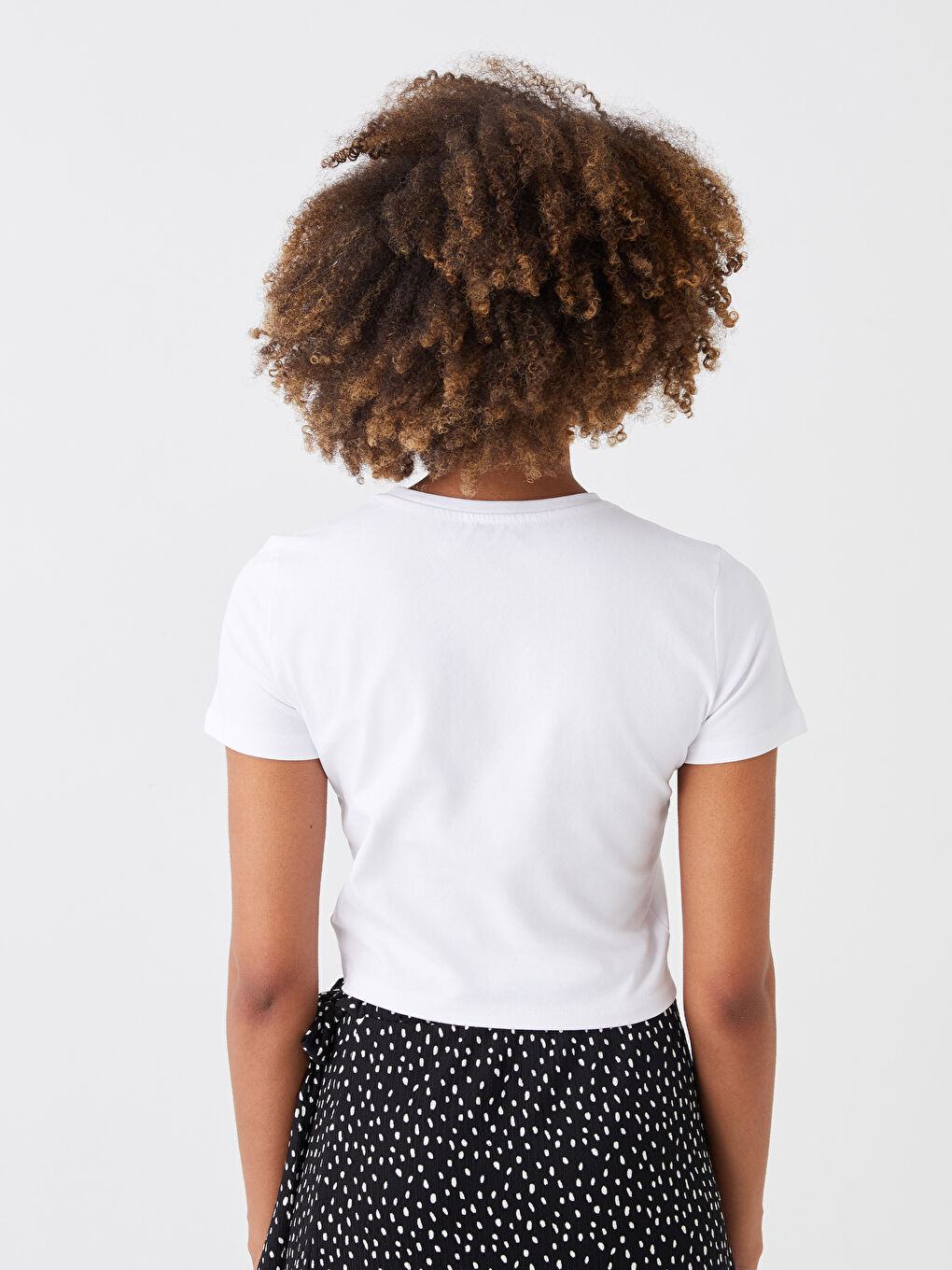 Beyaz Bisiklet Yaka Düz Kısa Kollu Crop Kadın Tişört-4