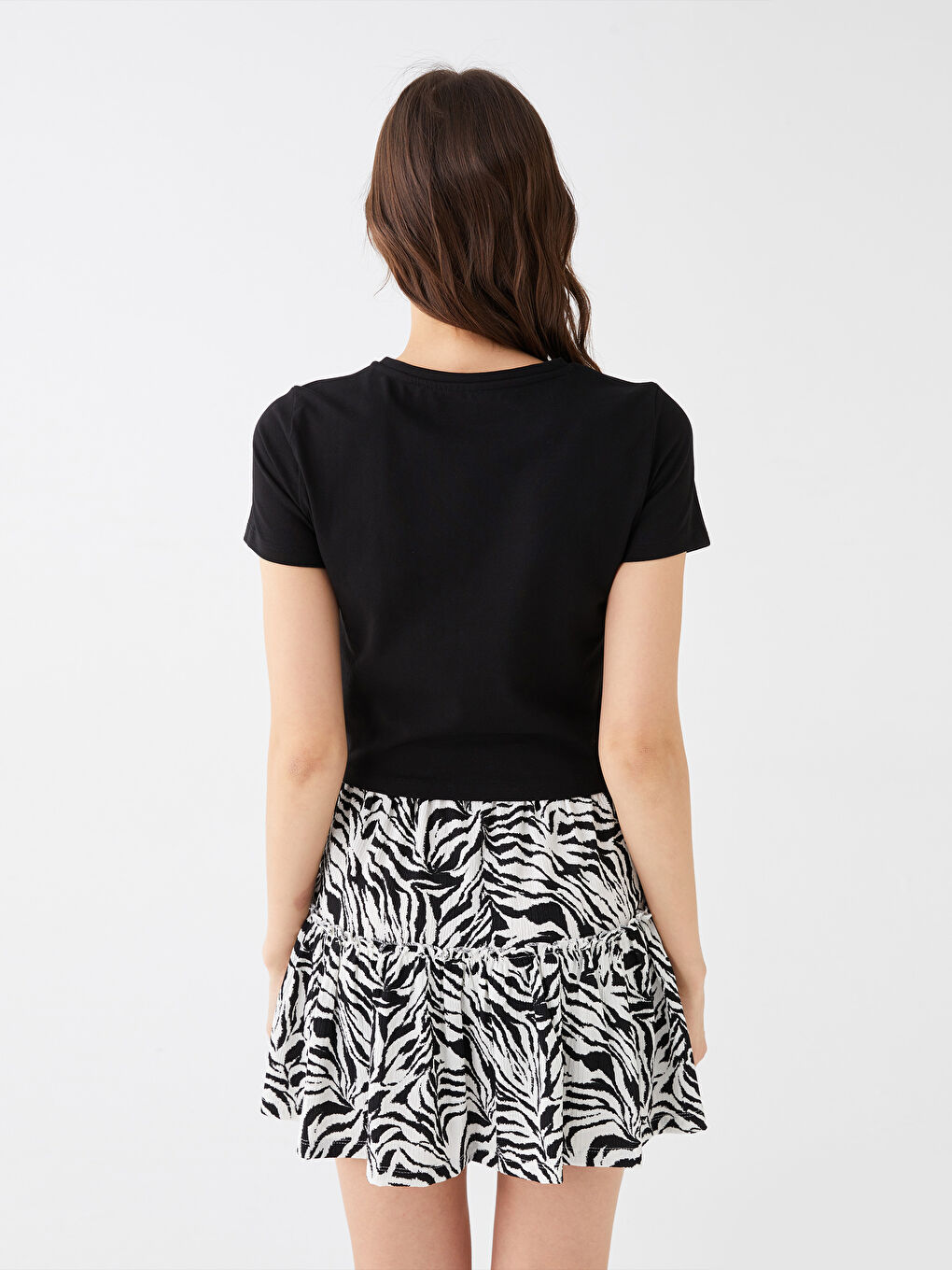 Siyah Bisiklet Yaka Düz Kısa Kollu Crop Kadın Tişört-4