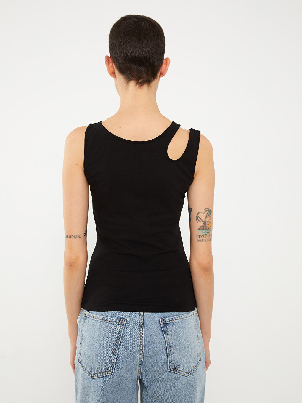 Siyah Bisiklet Yaka Pencere Detaylı Kadın Atlet-4