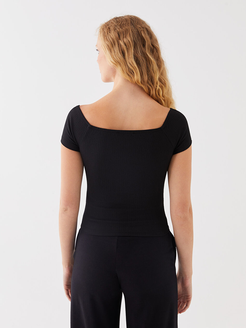 Siyah Kayık Yaka Düz Kısa Kollu Kadın Tişört-5