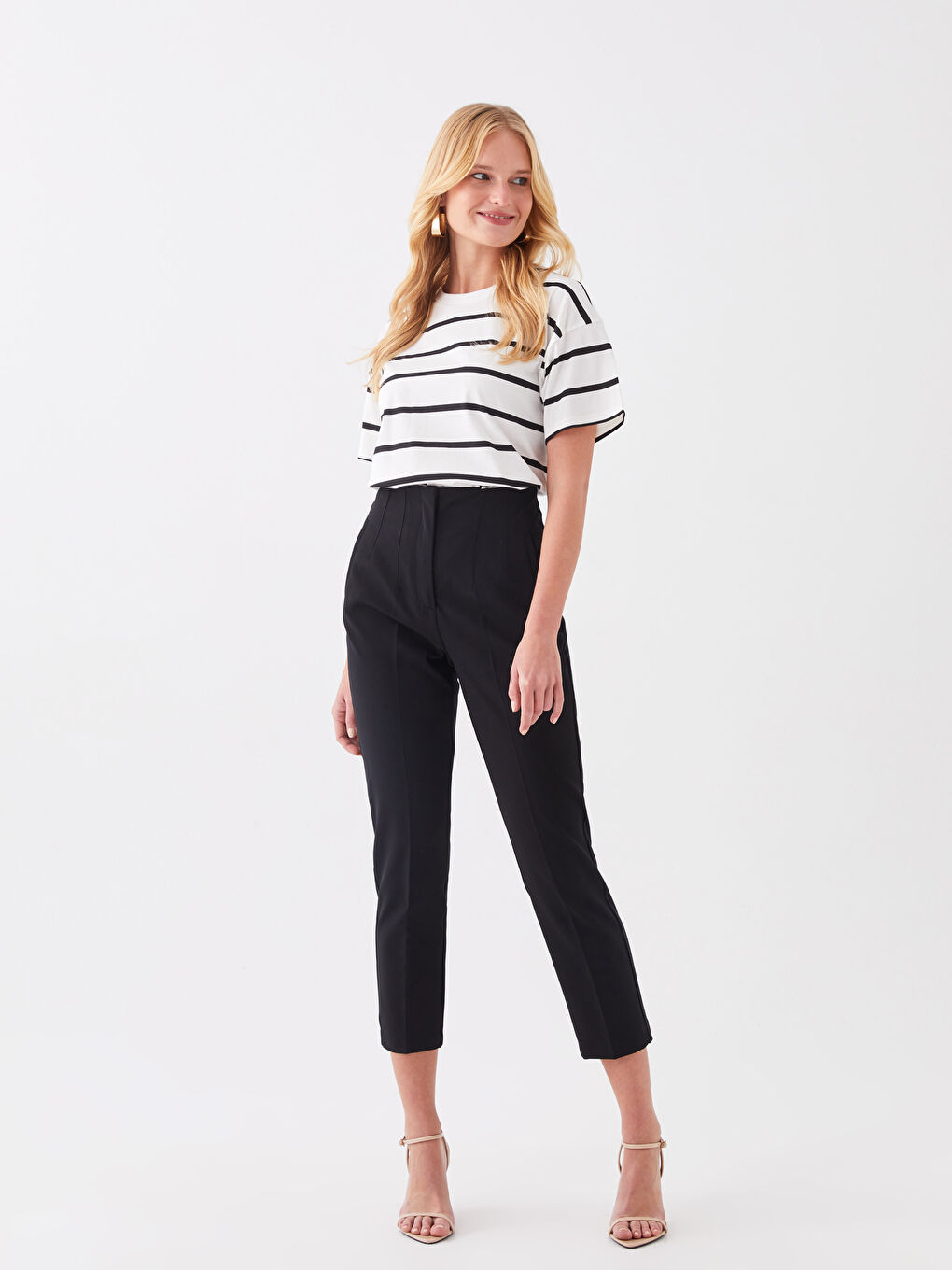 Siyah Bisiklet Yaka Çizgili Kısa Kollu Kadın Tişört-2