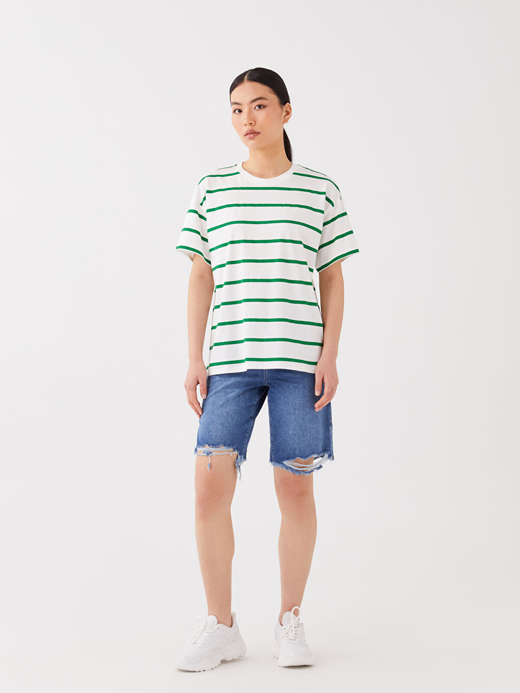 تيشيرت نسائي بياقة دائرية مخطط كم قصير-2