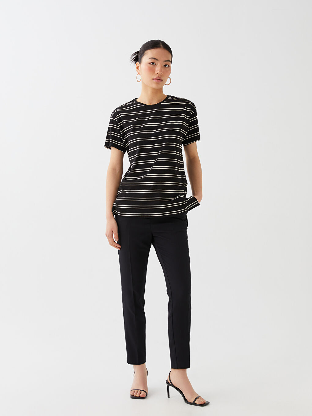 Siyah Bisiklet Yaka Çizgili Kısa Kollu Kadın Tişört-2