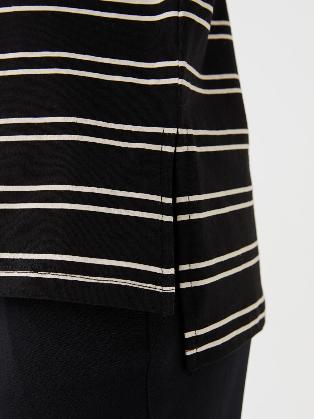 Siyah Bisiklet Yaka Çizgili Kısa Kollu Kadın Tişört-4