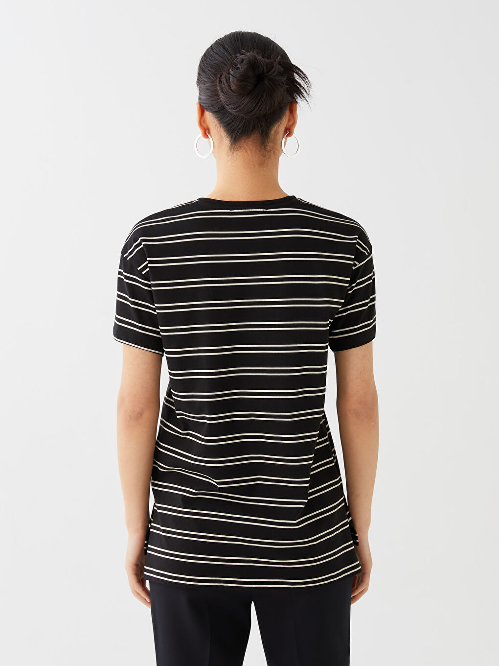 Siyah Bisiklet Yaka Çizgili Kısa Kollu Kadın Tişört-5