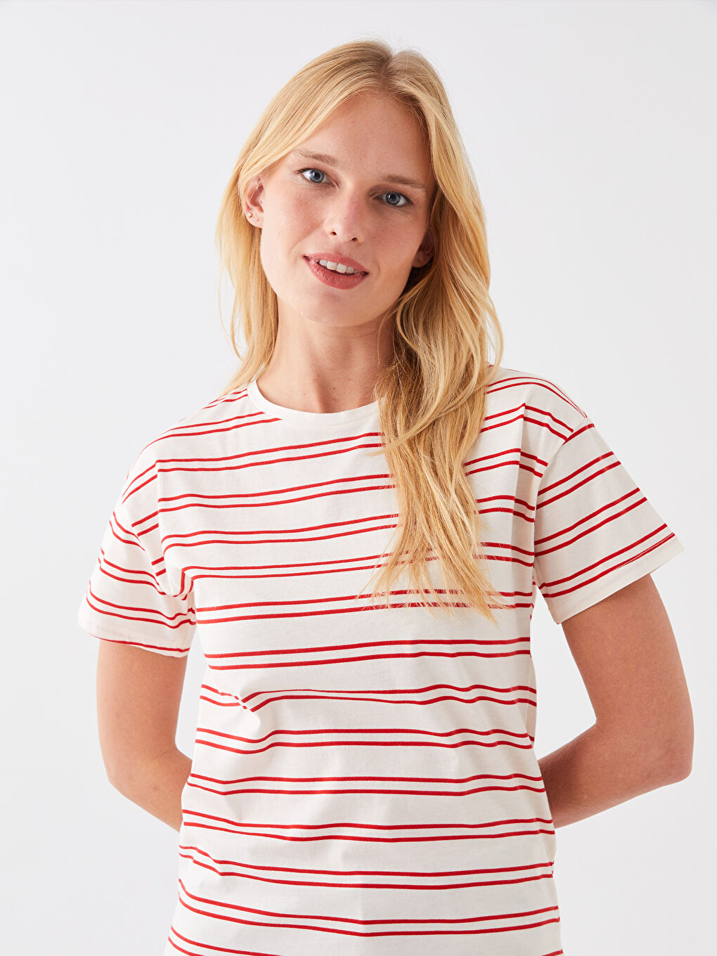 Kırmızı Bisiklet Yaka Çizgili Kısa Kollu Kadın Tişört-1