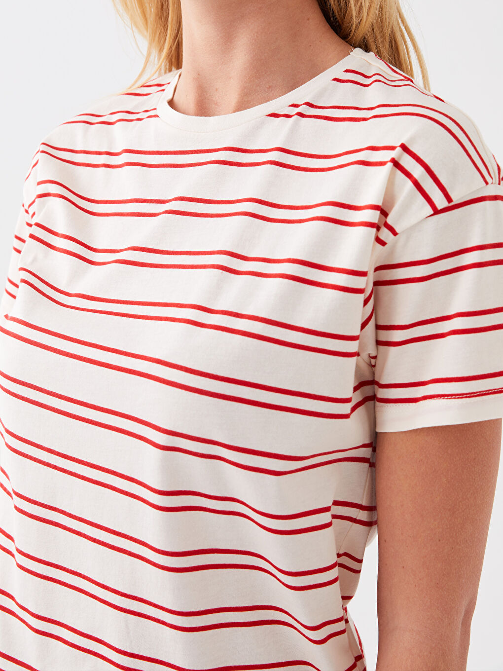 Kırmızı Bisiklet Yaka Çizgili Kısa Kollu Kadın Tişört-3