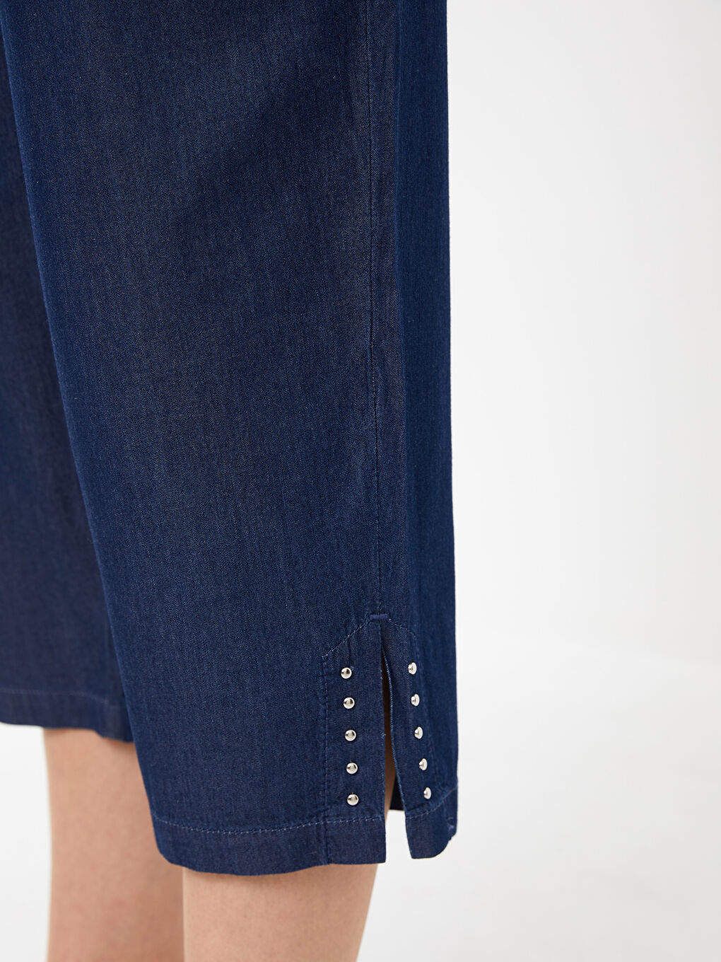 Mavi Beli Lastikli Rahat Kalıp Kadın Jean Kapri-4