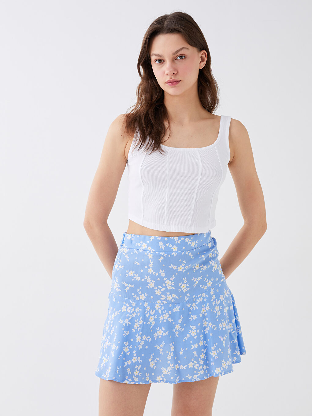 للنساء ياقة على شكل حرف U بحمالات مستقيمة قميص قصير بستيير