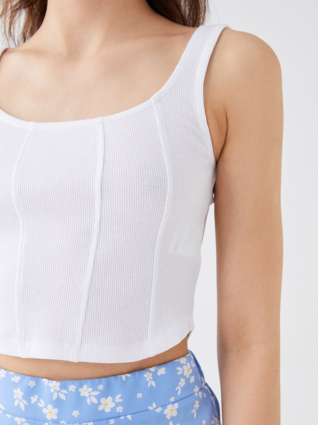 للنساء ياقة على شكل حرف U بحمالات مستقيمة قميص قصير بستيير-3