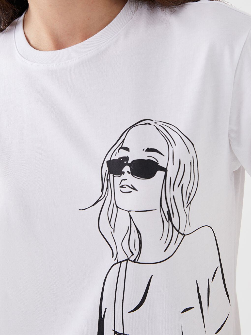 Beyaz Bisiklet Yaka Baskılı Kısa Kollu Kadın Tişört-3