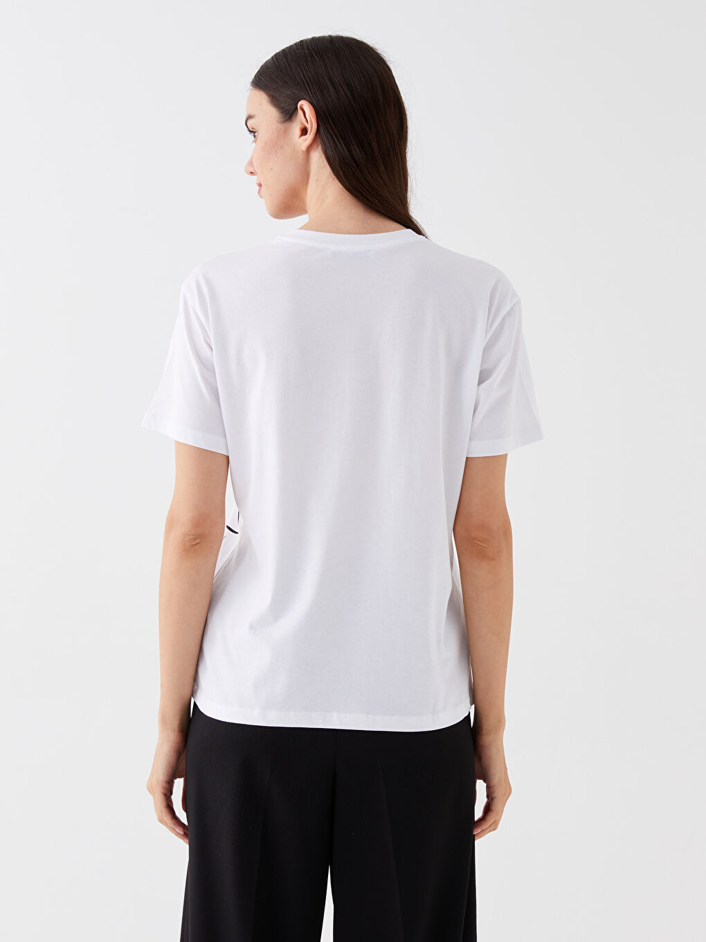 Beyaz Bisiklet Yaka Baskılı Kısa Kollu Kadın Tişört-4