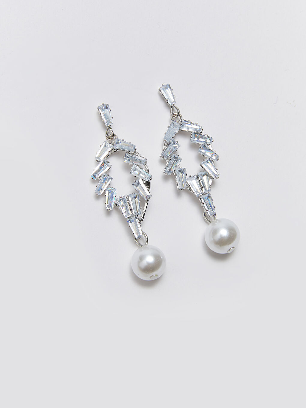 Karışık Kadın Taşlı Sallanan Küpe