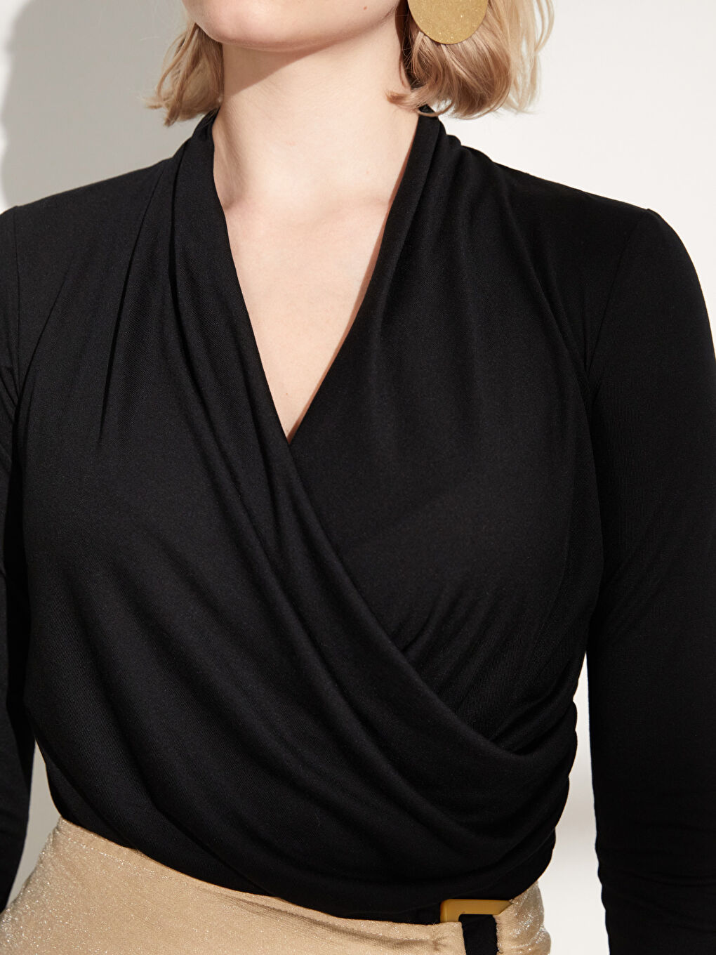 Siyah Kruvaze Yaka Düz Uzun Kollu Kadın Bluz-4