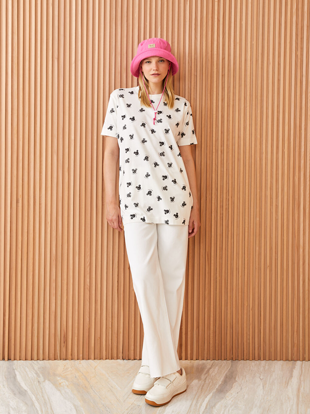 Tunique pour Femmes à Manches Courtes avec Col Rond et Motif Mickey Mouse-2