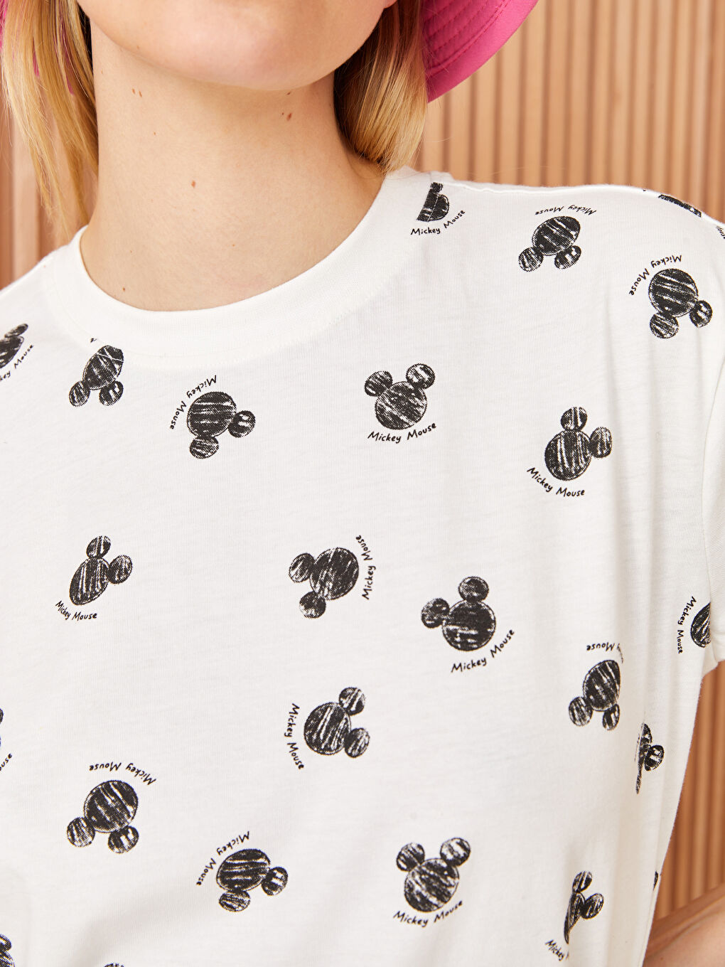 Tunique pour Femmes à Manches Courtes avec Col Rond et Motif Mickey Mouse-3