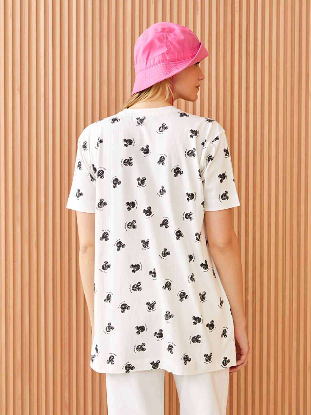 Tunique pour Femmes à Manches Courtes avec Col Rond et Motif Mickey Mouse-4