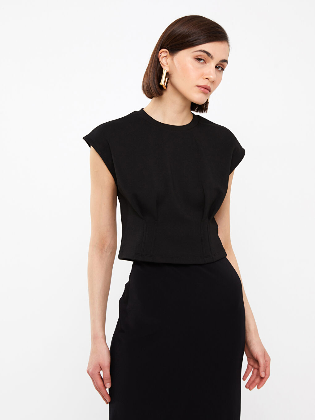 Siyah Bisiklet Yaka Düz Kısa Kollu Crop Kadın Tişört-1