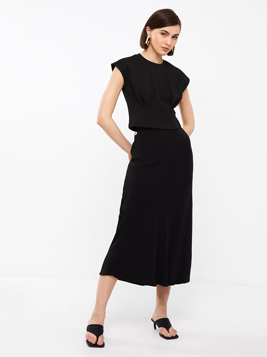 Siyah Bisiklet Yaka Düz Kısa Kollu Crop Kadın Tişört-2