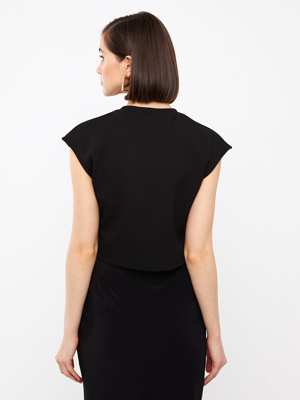 Siyah Bisiklet Yaka Düz Kısa Kollu Crop Kadın Tişört-3