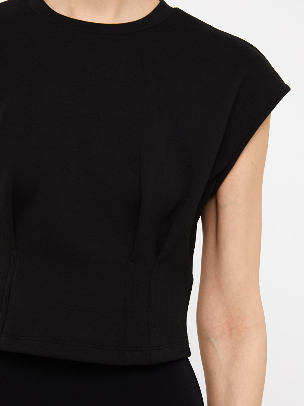 Siyah Bisiklet Yaka Düz Kısa Kollu Crop Kadın Tişört-4