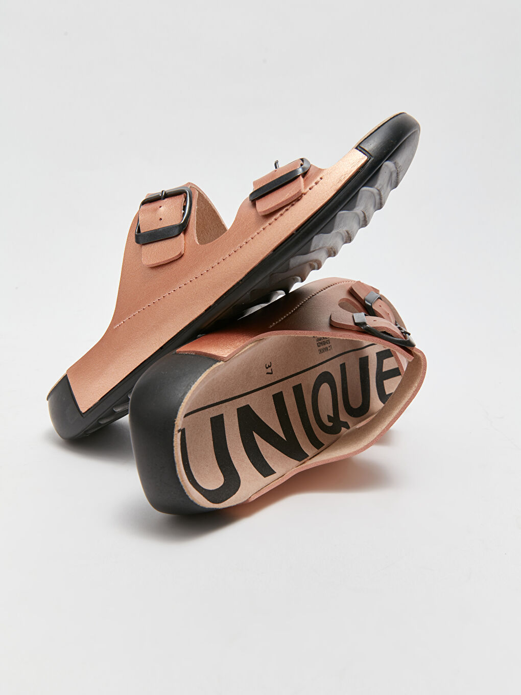 Bej Çift Bantlı Toka Detaylı Kadın Terlik-1