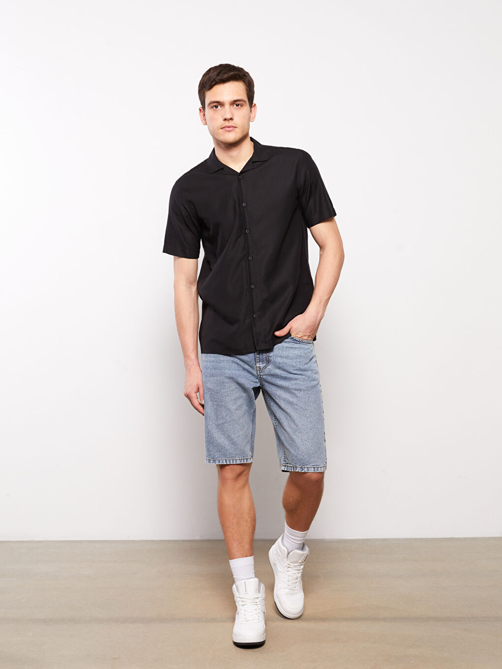 Siyah Regular Fit Kısa Kollu Poplin Erkek Gömlek-2