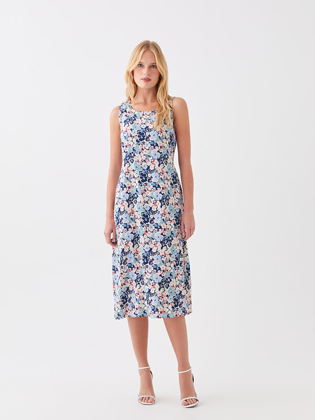 LCWAIKIKI Classic Robe Femme Évasée à Col Rond et Motif Floral -S3HB98Z8-F9C