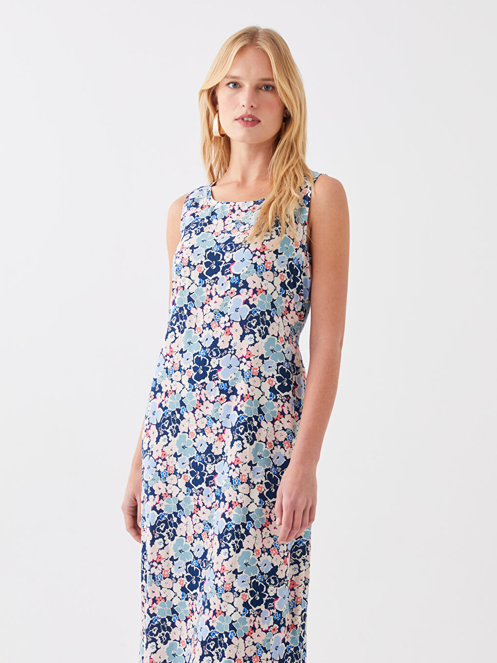 LCWAIKIKI Classic Robe Femme Évasée à Col Rond et Motif Floral -S3HB98Z8-F9C