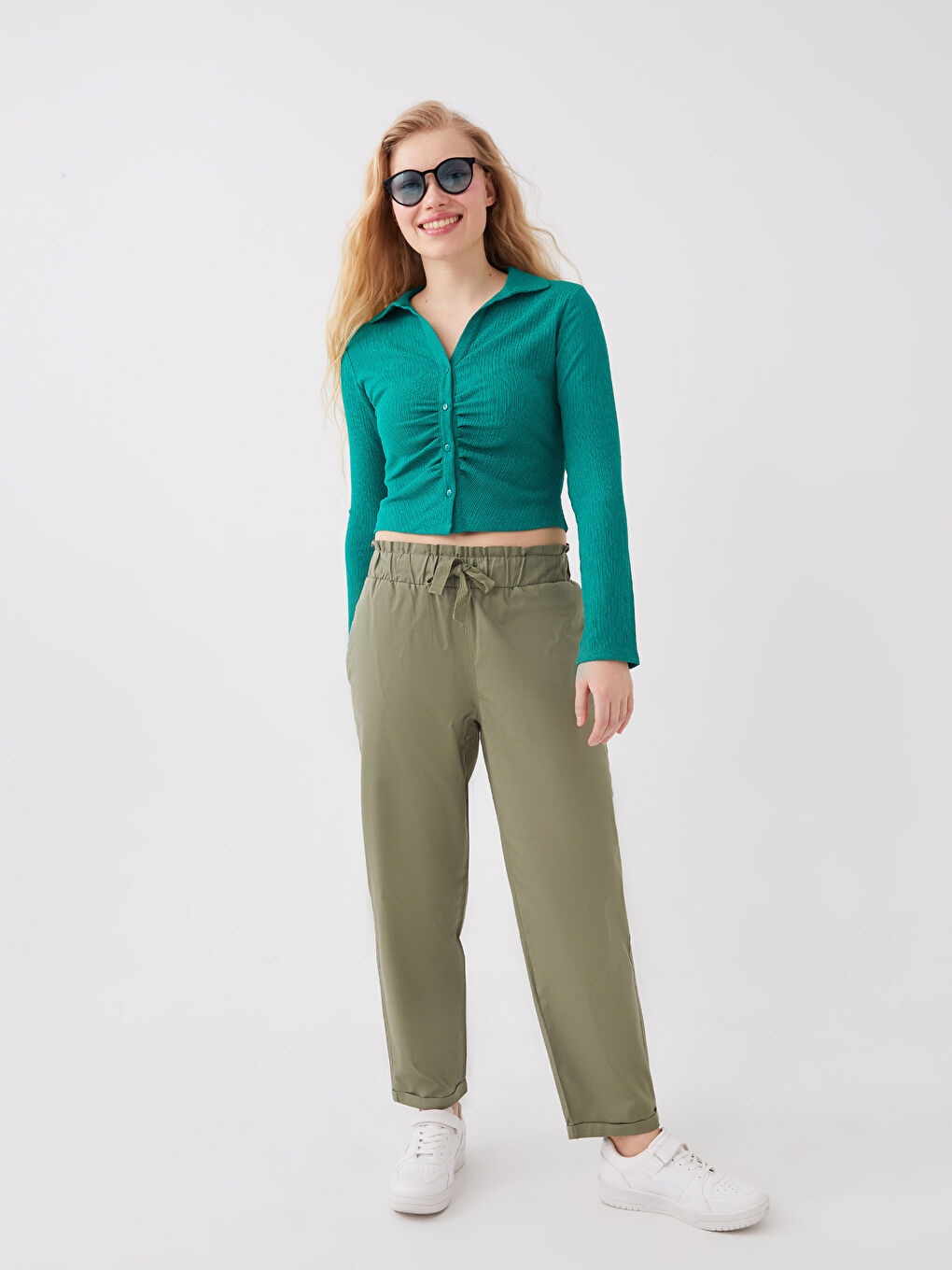 Locker sitzende schlichte Twill-Hose für Damen-1