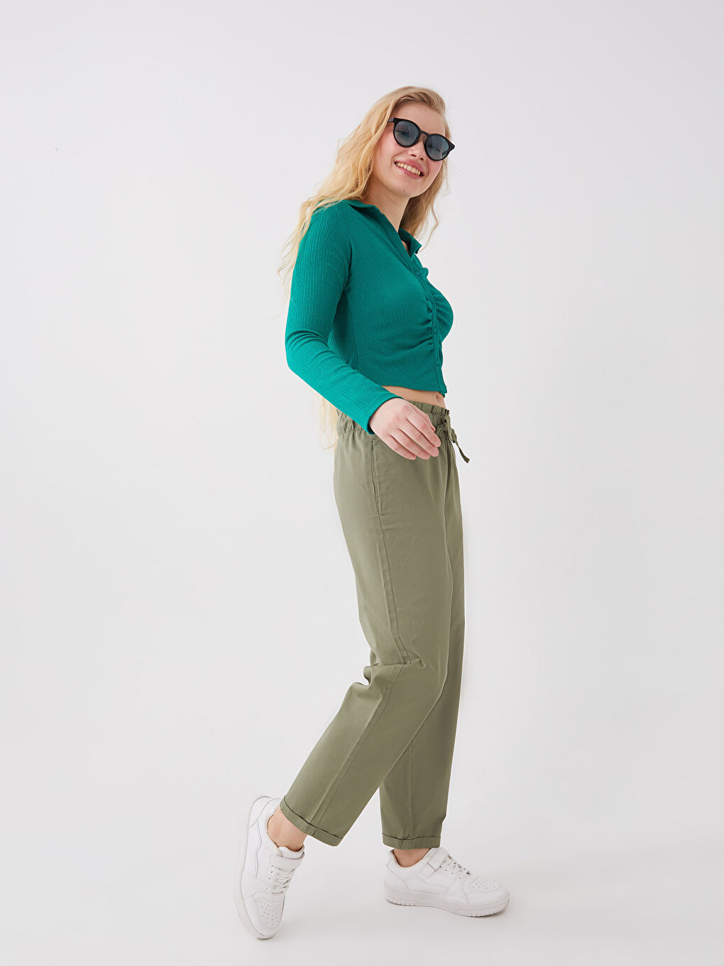 Locker sitzende schlichte Twill-Hose für Damen-2