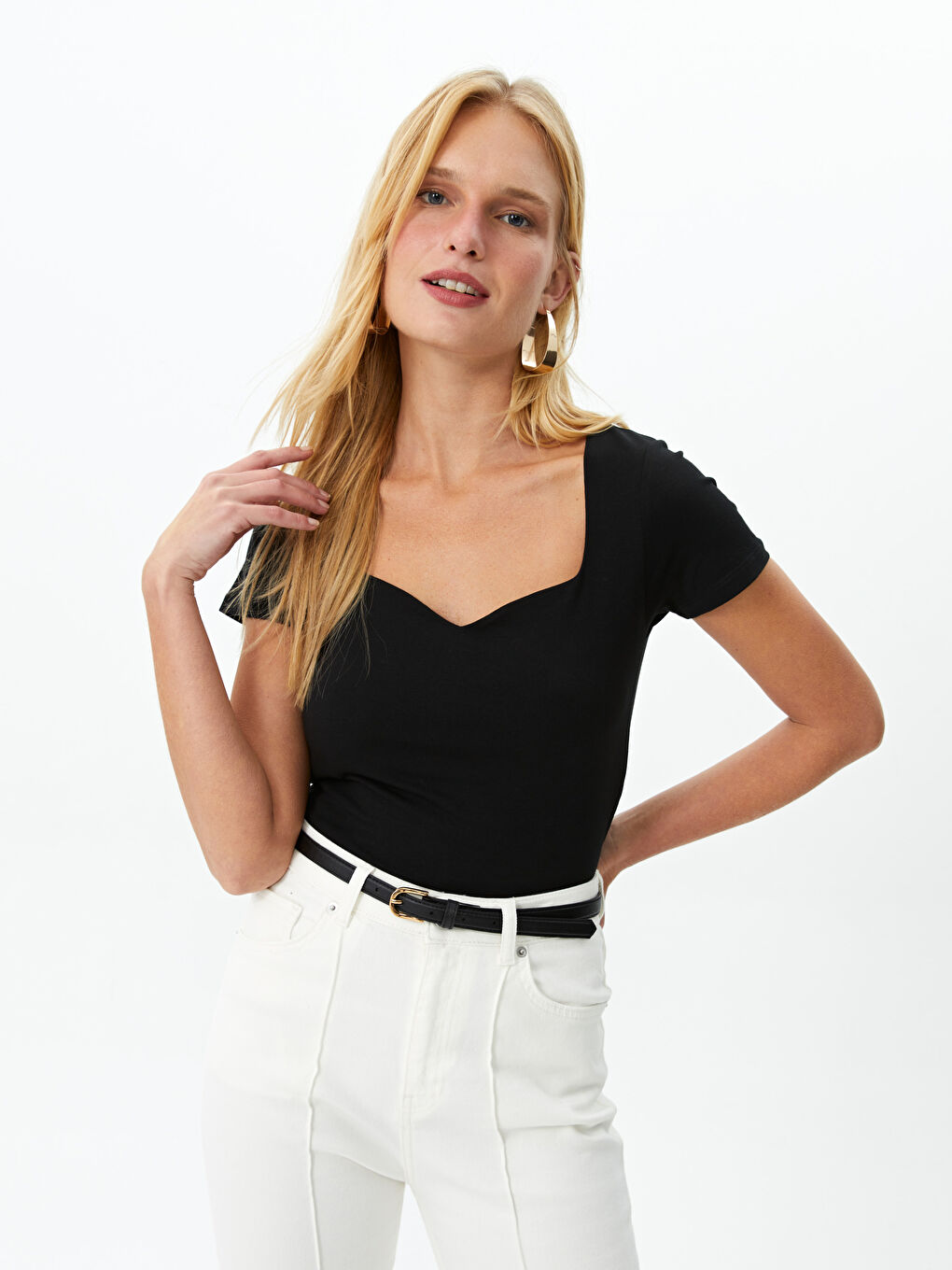 Siyah Kalp Yaka Düz Kısa Kollu Kadın Crop