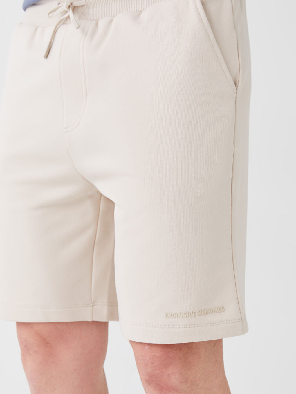 Bej Standart Kalıp Beli Bağlama Detaylı Erkek Şort-4
