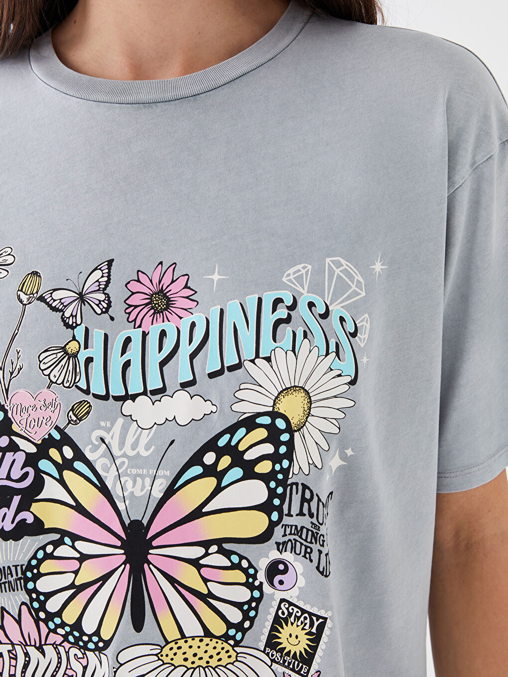 Gri Bisiklet Yaka Baskılı Kısa Kollu Oversize Kadın Tişört-3