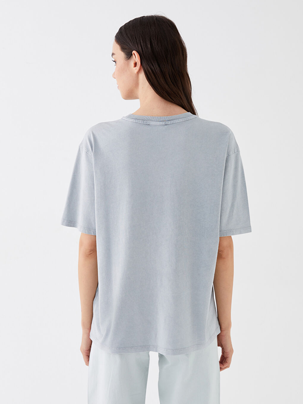 Gri Bisiklet Yaka Baskılı Kısa Kollu Oversize Kadın Tişört-4