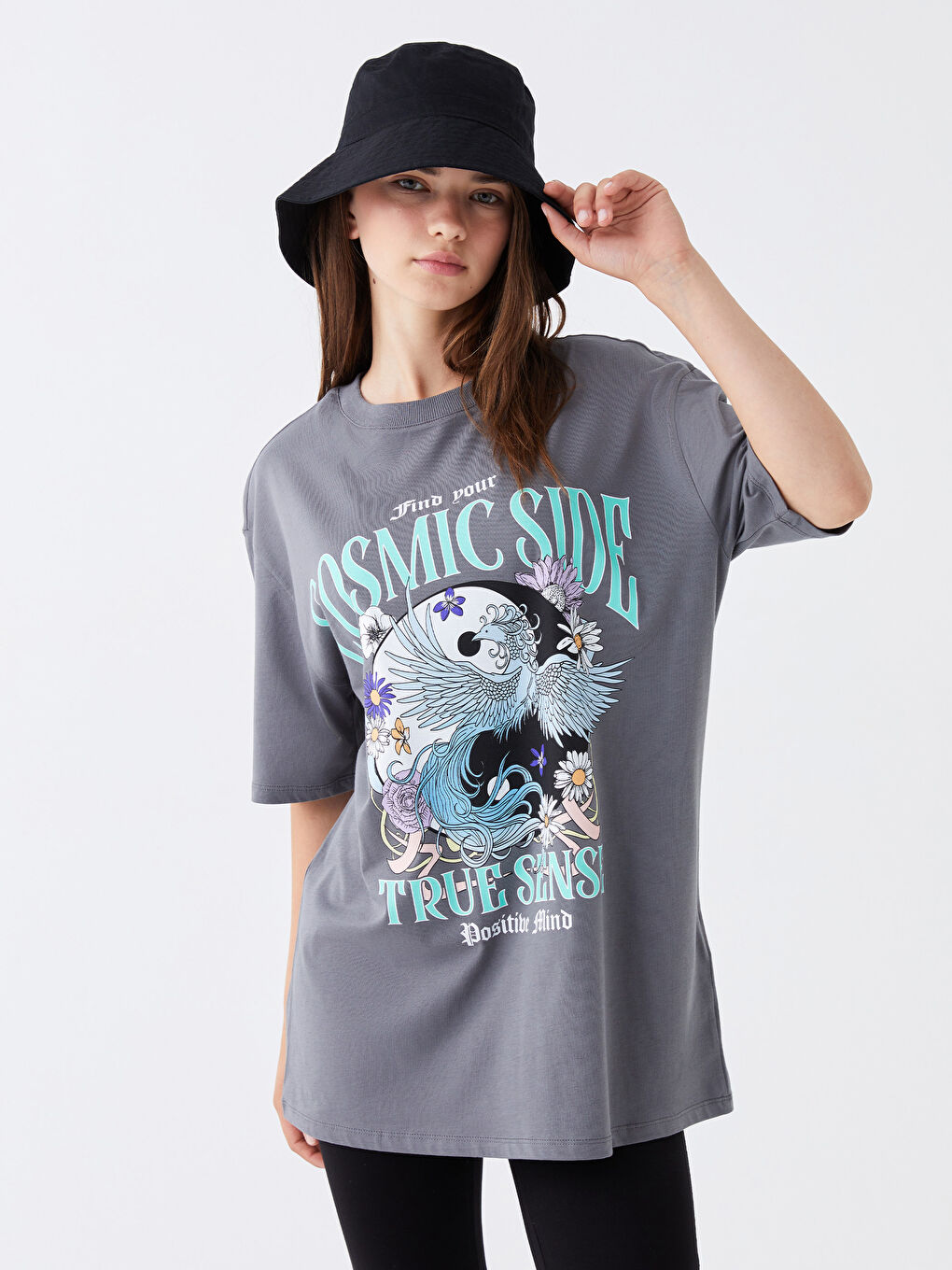 Gri Bisiklet Yaka Baskılı Kısa Kollu Oversize Kadın Tişört