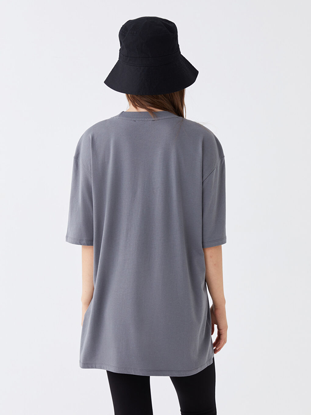 Gri Bisiklet Yaka Baskılı Kısa Kollu Oversize Kadın Tişört-4