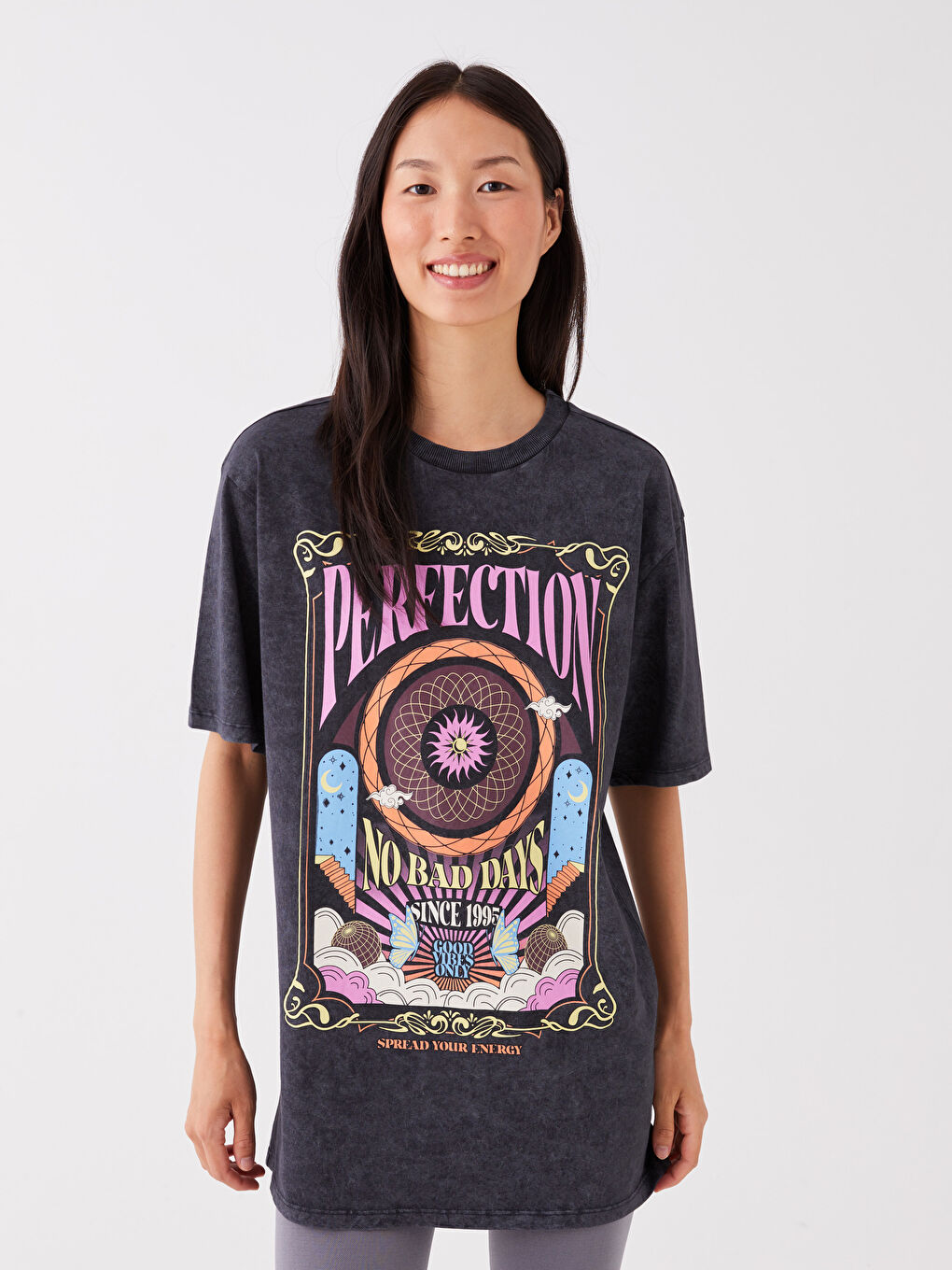 Antrasit Bisiklet Yaka Baskılı Kısa Kollu Oversize Kadın Tişört