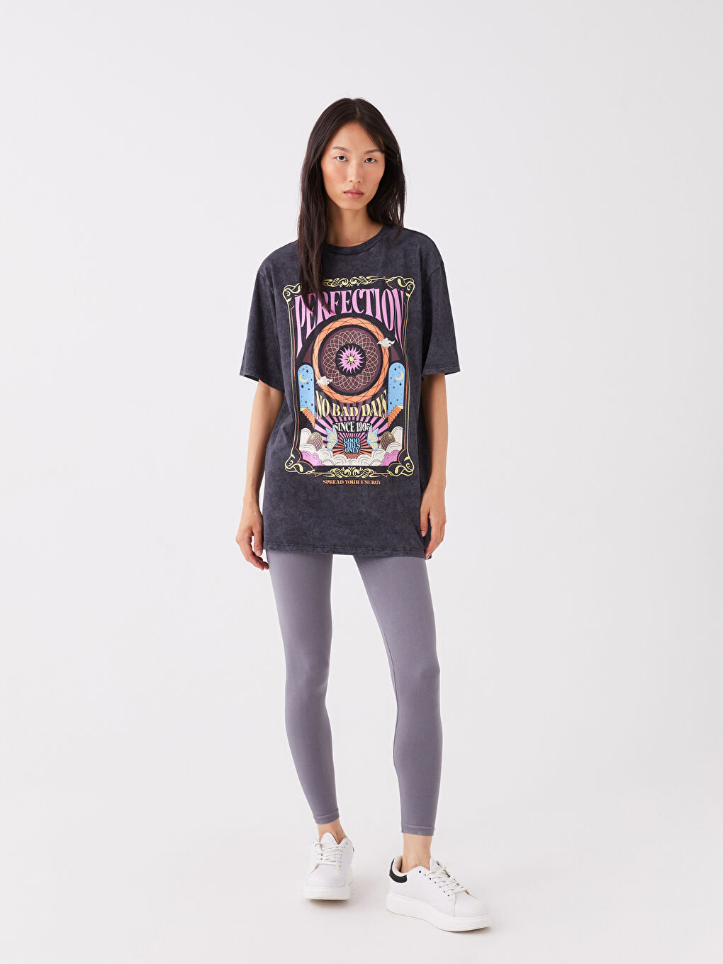 Antrasit Bisiklet Yaka Baskılı Kısa Kollu Oversize Kadın Tişört-2