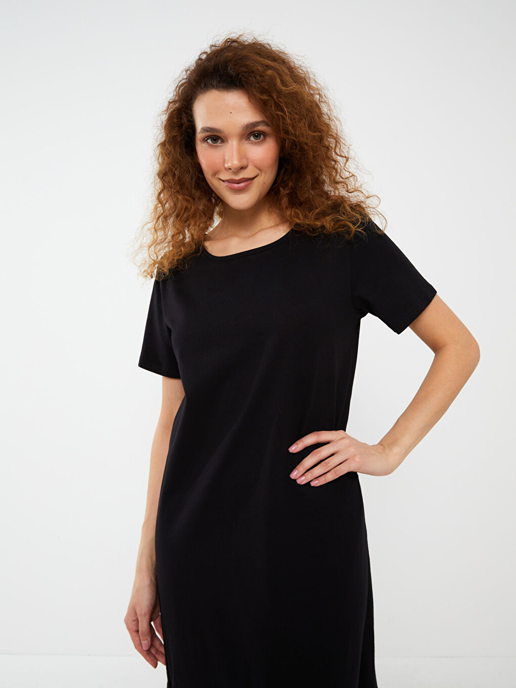 მრგვალი საყელო უბრალო მოკლე სახელო ქალებისთვის კაბა-1